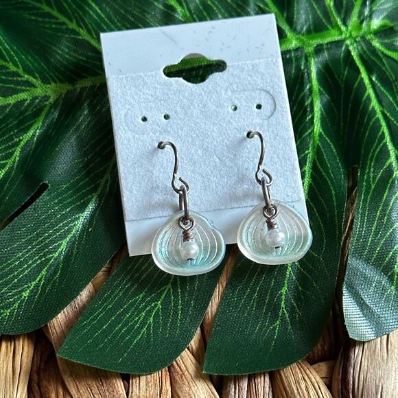 BOGO FREE BEACHY SHELL CLAM BEAD IRIDESCENT EARRINGS - Picture 1 of 5